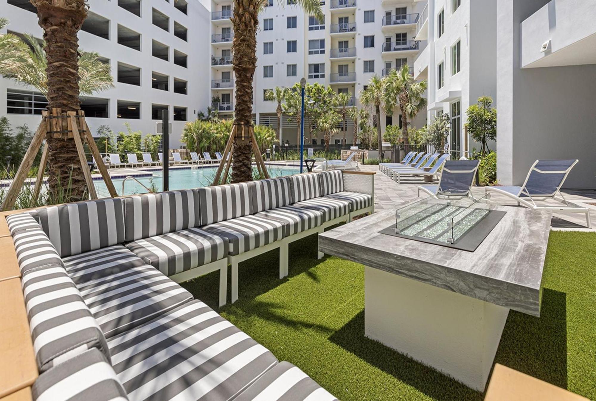 Tortoise One Apartments By Barsala West Palm Beach Bagian luar foto